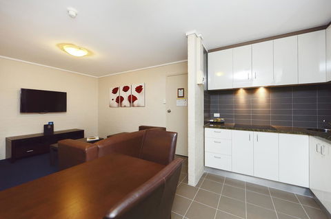 Ibis Styles Canberra - Flights 36
