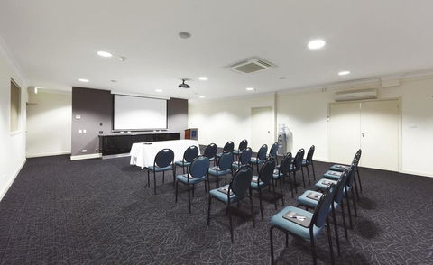 Ibis Styles Canberra - Flights 14