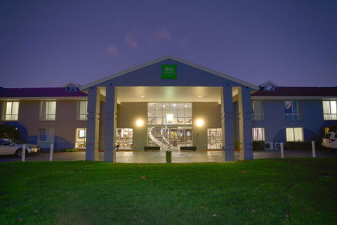Ibis Styles Canberra - Flights 5