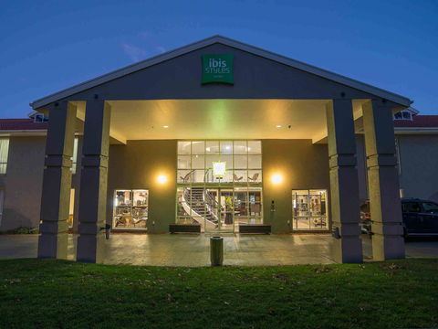 Ibis Styles Canberra - Flights 0
