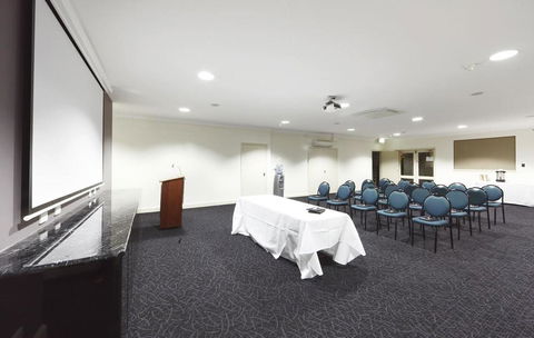 Ibis Styles Canberra - Flights 20