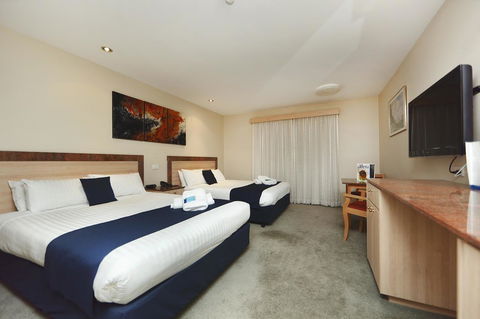 Ibis Styles Canberra - Flights 37