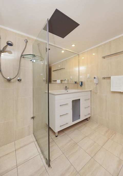 Ibis Styles Canberra - Flights 19