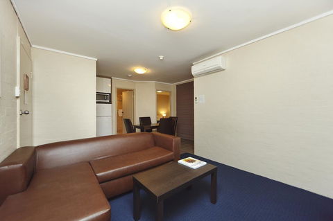 Ibis Styles Canberra - Flights 33