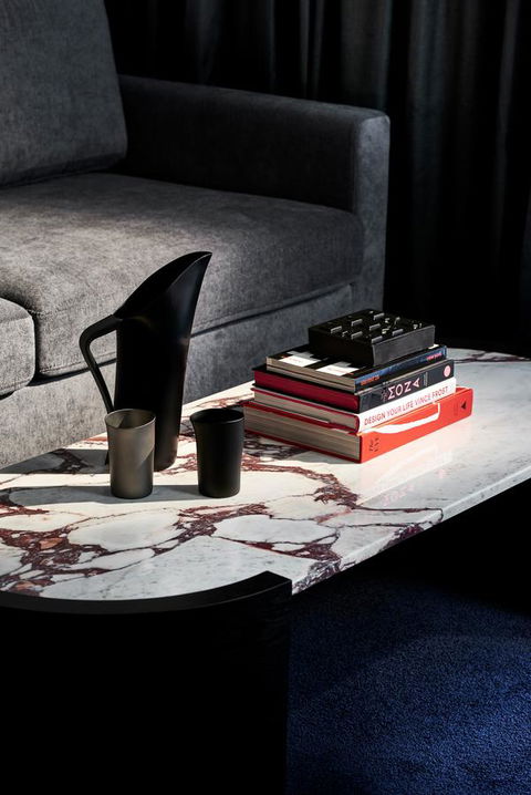 Midnight Hotel, Autograph Collection - Flights 13