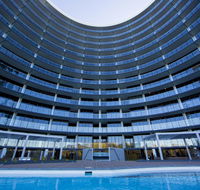 Accommodate Canberra - Manhattan on the Park - Flights