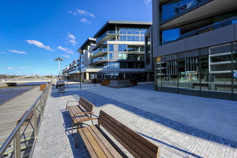 Dockside 4 Kingston ACT - Flights 18