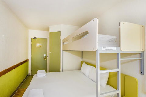 Ibis Budget Canberra - Flights 13