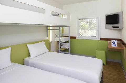 Ibis Budget Canberra - Flights 8