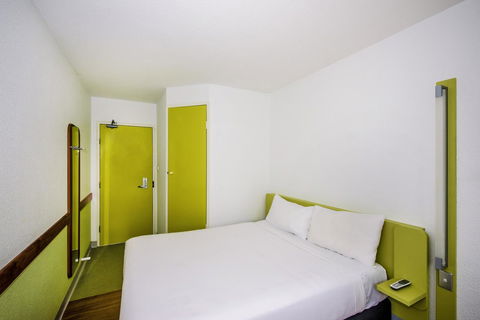 Ibis Budget Canberra - Flights 2