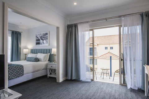 Marina Hotel - Flights 8