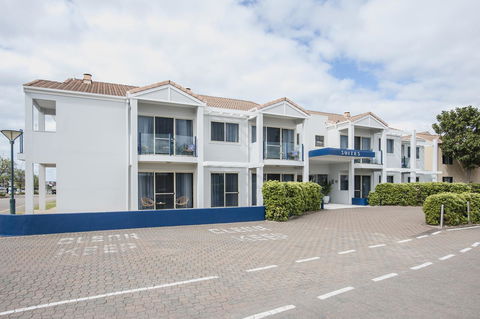 Marina Hotel - Flights 19