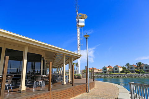 Marina Hotel - Flights 36