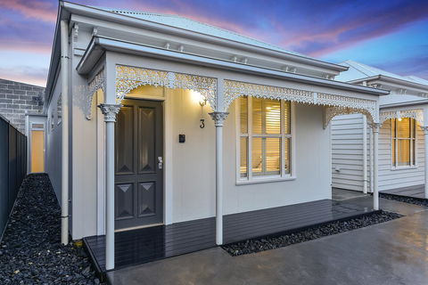 Aloha Central Luxury Apartments - Flights 2
