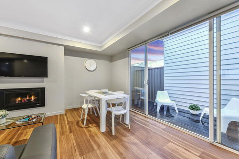 Aloha Central Luxury Apartments - Flights 24