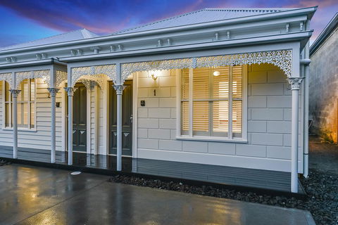 Aloha Central Luxury Apartments - Flights 1