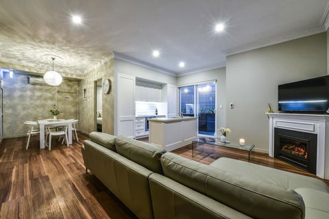 Aloha Central Luxury Apartments - Flights 8
