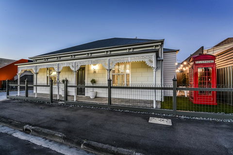 Aloha Central Luxury Apartments - Flights 19
