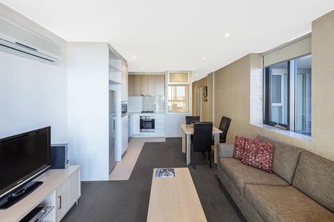 IStay Precinct Adelaide - Flights 24
