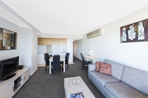 IStay Precinct Adelaide - Flights 21