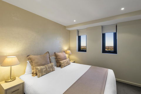 IStay Precinct Adelaide - Flights 10