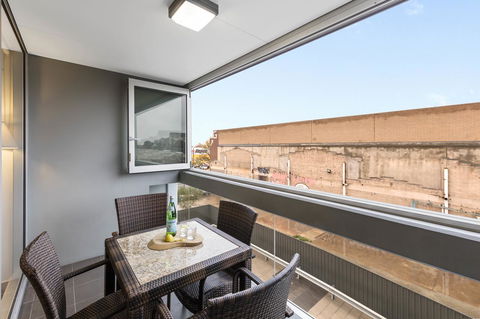 IStay Precinct Adelaide - Flights 27