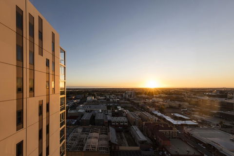 IStay Precinct Adelaide - Flights 6