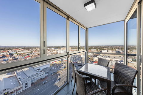 IStay Precinct Adelaide - Flights 20