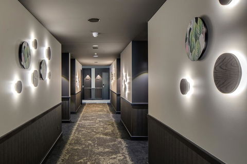 Marion Hotel - Flights 5