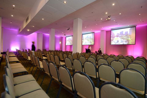 Ibis Styles Adelaide Grosvenor - Flights 2