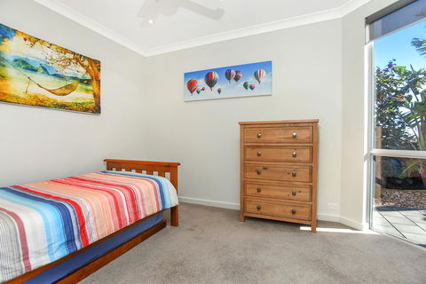 Lavina Luxury Beach House - Flights 20