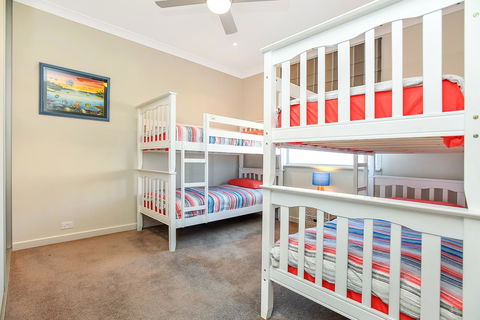 Lavina Luxury Beach House - Flights 18