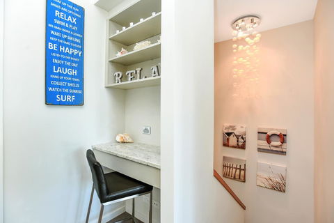 Lavina Luxury Beach House - Flights 22