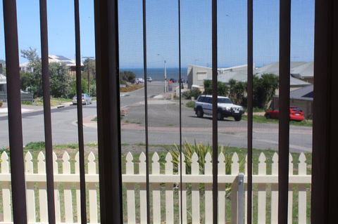 Maslin Beach House - Flights 13