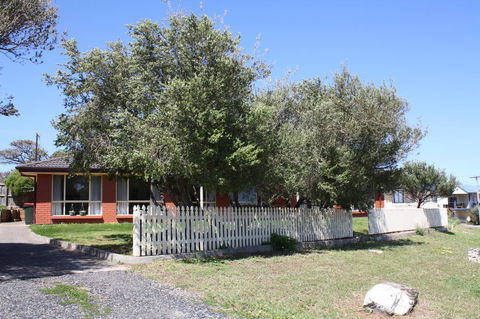 Maslin Beach House - Flights 19