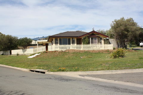 Maslin Beach House - Flights 0