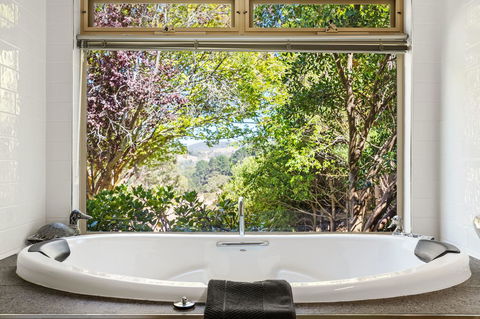 Adelaide Hills Retreats - Flights 13