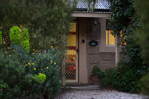 Riesling Trail & Clare Valley Cottages - Flights 1