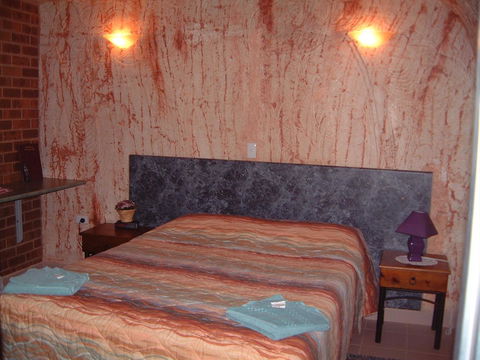 Radeka Downunder Underground Motel - Flights 1