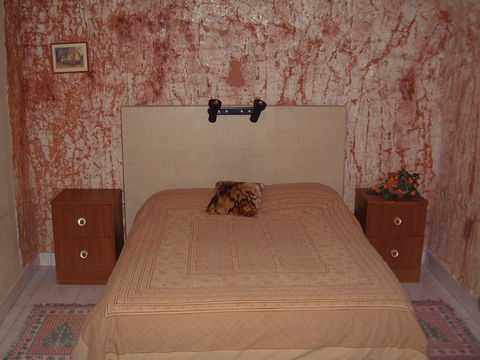 Radeka Downunder Underground Motel - Flights 9