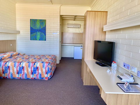 Opal Inn Hotel, Motel, Caravan Park - Flights 33