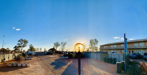 Opal Inn Hotel, Motel, Caravan Park - Flights 42
