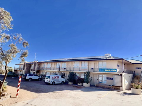 Opal Inn Hotel, Motel, Caravan Park - Flights 36