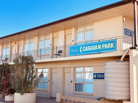 Opal Inn Hotel, Motel, Caravan Park - Flights 34