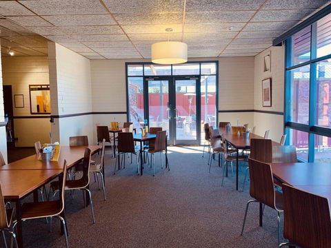 Opal Inn Hotel, Motel, Caravan Park - Flights 27
