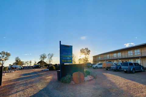 Opal Inn Hotel, Motel, Caravan Park - Flights 41