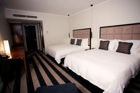 Ellen Hotel - Flights 19