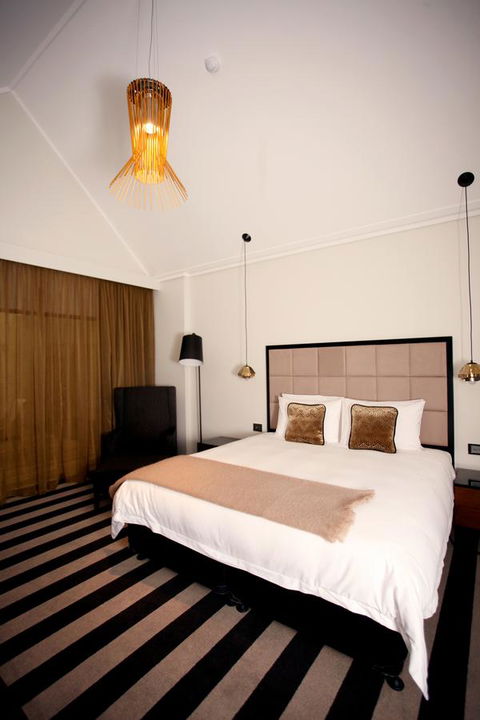 Ellen Hotel - Flights 15