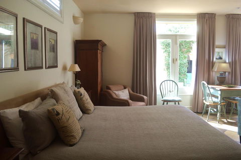 Athelney Cottage Bed And Breakfast - Flights 19