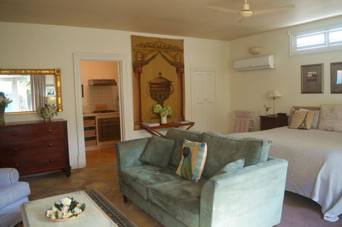 Athelney Cottage Bed And Breakfast - Flights 4